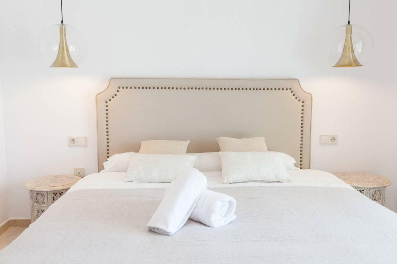 Vacation I Puerto Banus Apt, 24-7 Security, A Minute From The Marina, The Sea And Luxury Shopping * Marbellac
